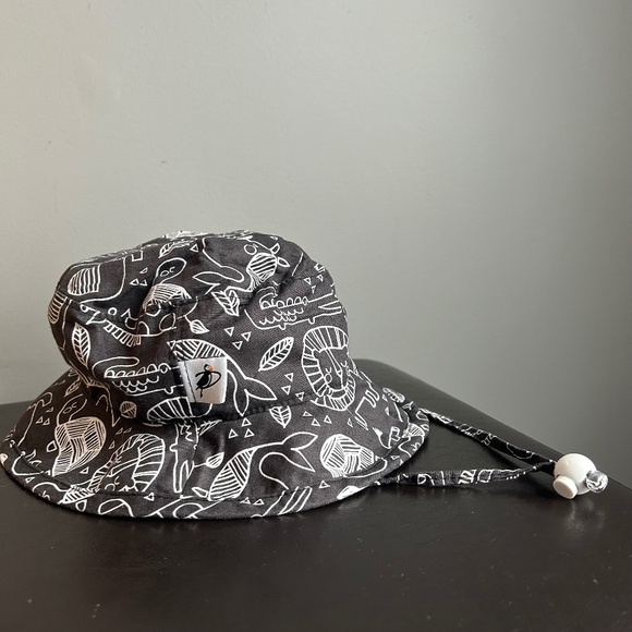 Puffin Gear Black & White Animal Print UPF 50 Bucket Style Sun Hat - Picture 1 of 13